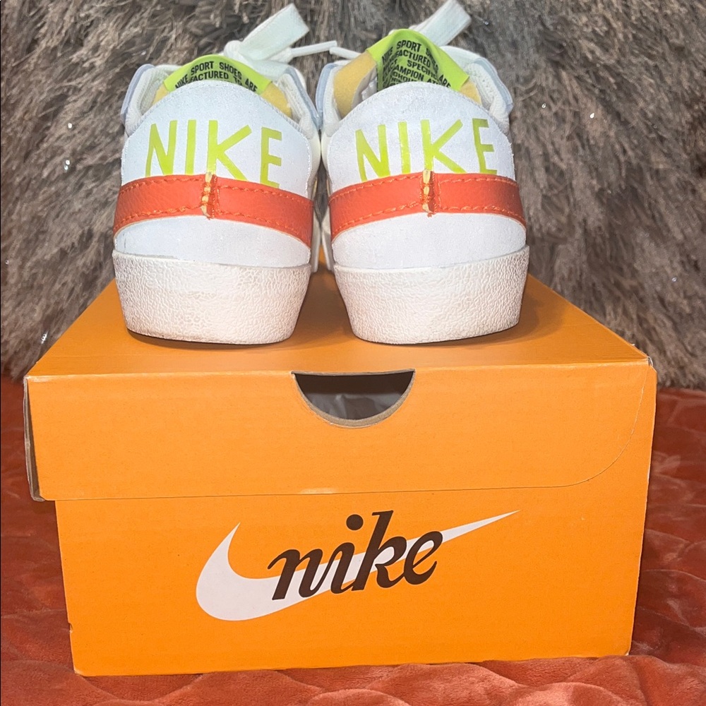 Nike Women’s blazers 77 Low-Top Sneakers with Neon Green Tongue - Picture 3 of 6